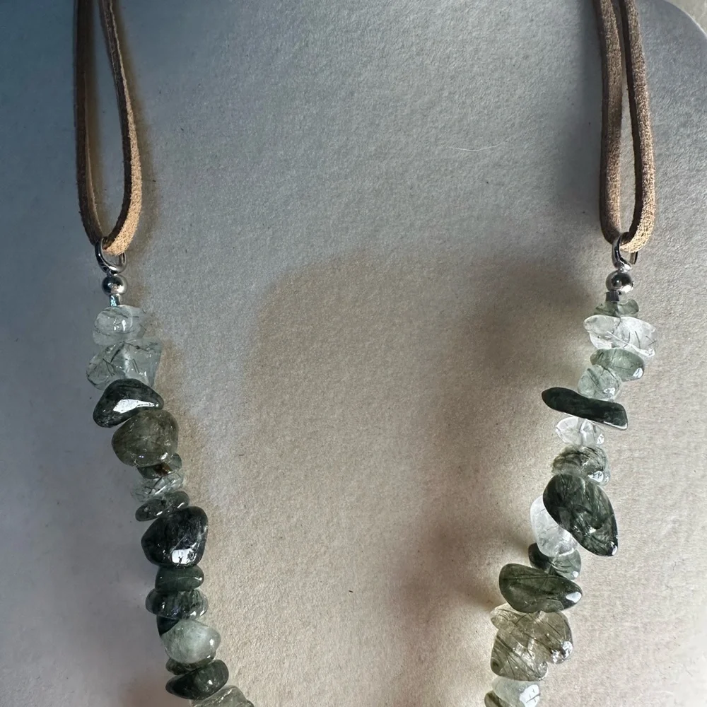 Garden Quartz Oval Pendant with Garden Quartz Chips Beads Faux Leather Necklace - Picture 10 of 16